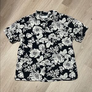 Old Navy Black and White Floral Button Down Men’s Shirt